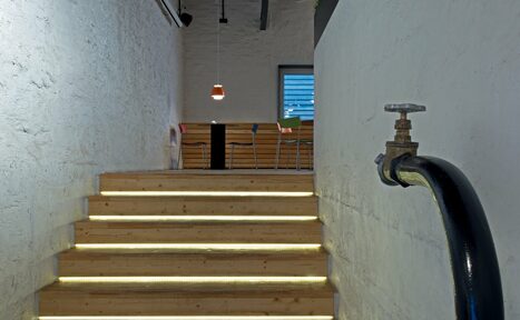 Арендовать Бар Стрелка Лофт с мультимедиа без доплат