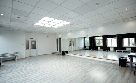 Арендовать АСРДС Резиденция танца Танцевальный зал с паркетом