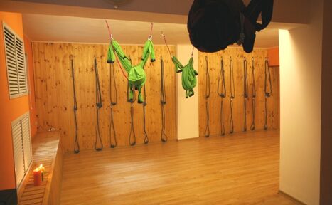 Арендовать Йога Свиблово Йога-зал с зеркалами и веревками