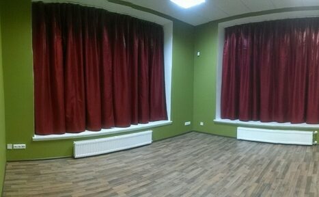 Арендовать Зал с деревянными полами, санузлом