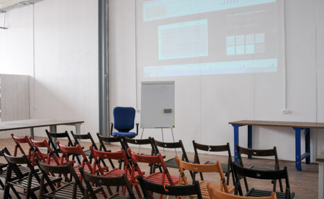 Арендовать Зал с гардеробом и зоной кухни