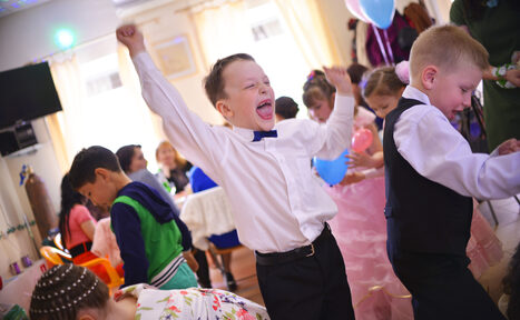 Арендовать Уютное кафе со звуком и мебелью