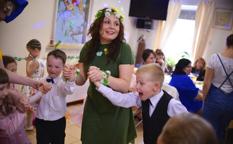 Арендовать Уютное кафе со звуком и мебелью