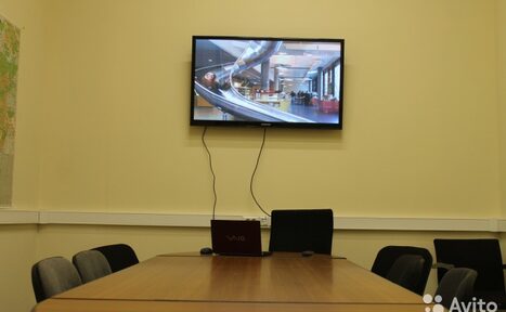 Арендовать Переговорная комната с плазмой
