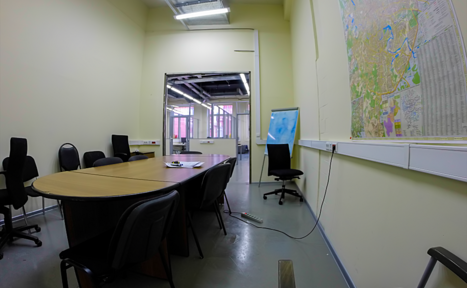 Арендовать Переговорная комната с плазмой