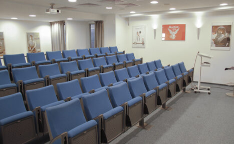 Арендовать Георг Плаза, бизнес-центр Кинотеатр в почасовую аренду