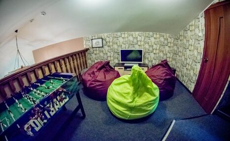 Арендовать Кафе Музея Гараж Комната с телевизором и приставками