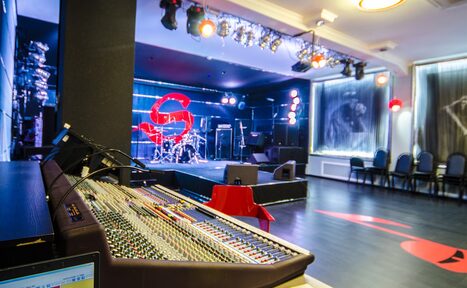 Арендовать Зал для танцевальных репетиций, концертов, театральных поста