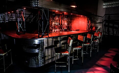Арендовать RED PUB Пространство клуба со сценой