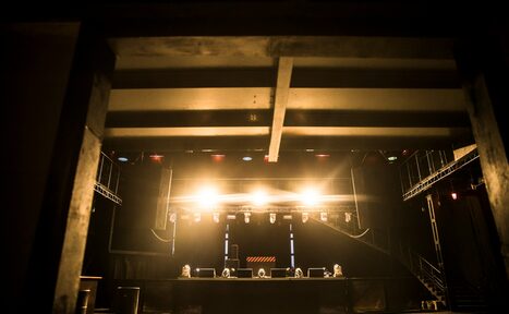 Арендовать RED PUB Пространство клуба со сценой