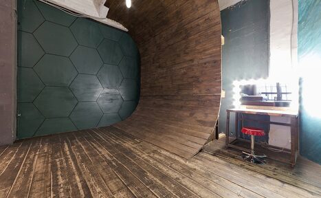 Арендовать Wood Studios Лофт с декорациями на Электрозаводской