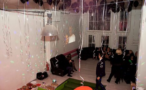 Арендовать Лофт для вечеринок с балконом