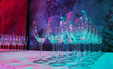 Арендовать 713.Media Красочный лофт для вечеринок и праздников