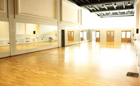 Арендовать Атмосфера Танцевальный зал в Loft-стиле