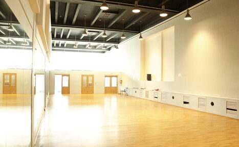 Арендовать Атмосфера Танцевальный зал в Loft-стиле