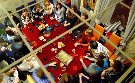 Арендовать Антикафе Нулевой километр Тренинг-зал с зеркальным потолком