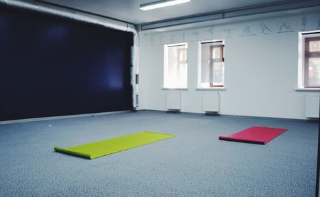Арендовать Йога «Bikram Yoga MSK» Йога-зал с хорошей вентиляцией