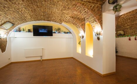 Арендовать Кафе "Old City" Романтический колонный лофт