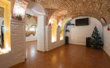 Арендовать Кафе "Old City" Романтический колонный лофт