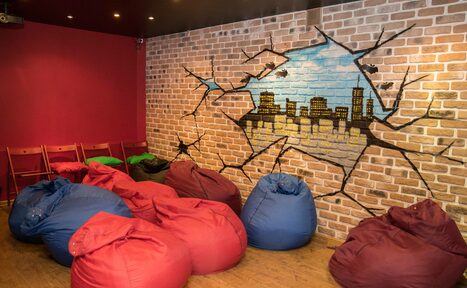 Арендовать Лофт Домик Проводите семинар на пуфиках