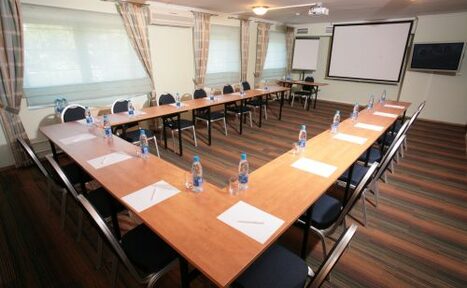 Арендовать Maxima Hotels