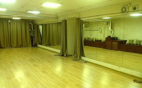 Арендовать Большой белый зал на Угловом