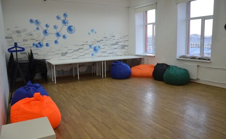 Арендовать ChangeLab Красочный зал для совещаний