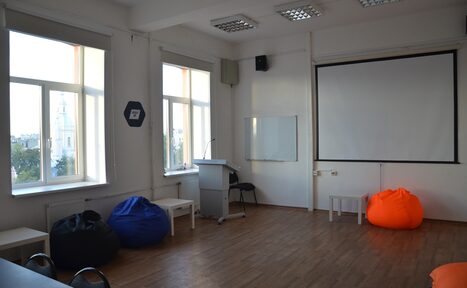 Арендовать ChangeLab Красочный зал для совещаний