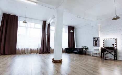 Арендовать Просторный зал с раздевалкой