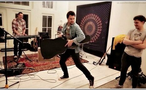 Арендовать Лофт со сценой и диванами