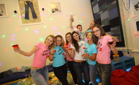 Арендовать Джинсовый лофт с диванчиками