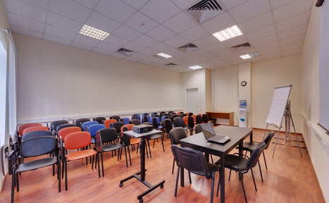 Арендовать Аренда УНИК Лекционная аудитория с плазмой