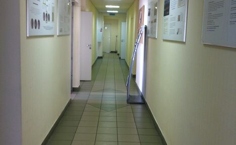 Арендовать Аренда УНИК Лекционная аудитория с плазмой