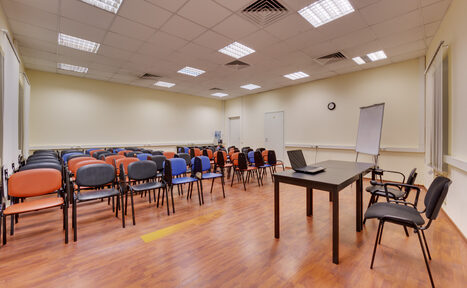 Арендовать Аренда УНИК Аудитория с проводным интернетом