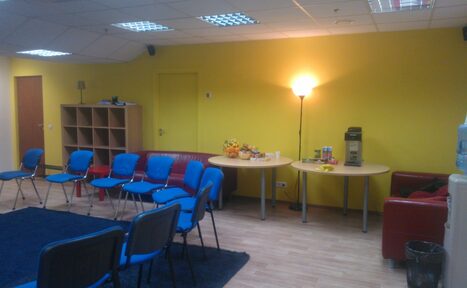 Арендовать Отличный, новый зал для семинаров, тренингов, лекций и мероп