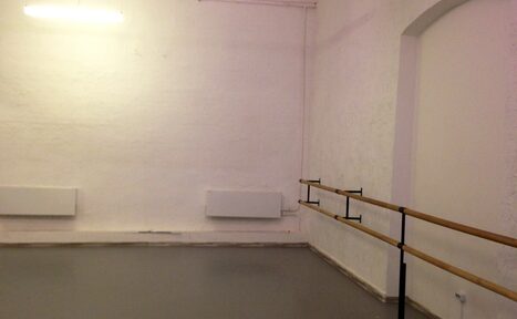 Арендовать 9 залов Зал с зеркалами и гимнастическим станком