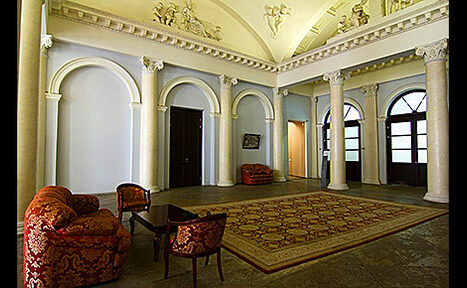 Арендовать Зал для тренингов, семинаров №5 (1 этаж)