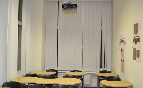 Арендовать Учебный центр Авиатор Класс с партами и проектором