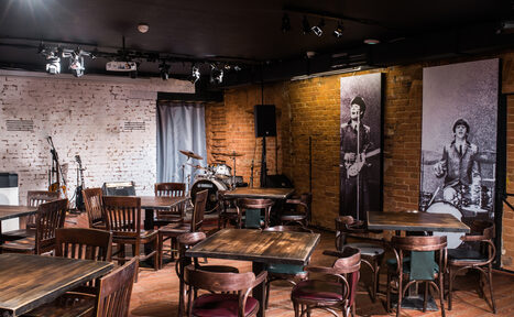 Арендовать Kontora Grill Pub. Лофт-бар со сценой