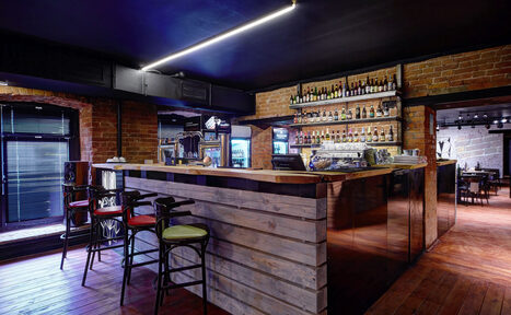 Арендовать Kontora Grill Pub. Лофт-бар со сценой