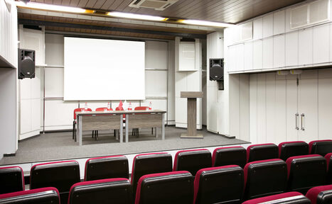 Арендовать AZIMUT Hotels Конференц-зал с высокой сценой в Новосибирске