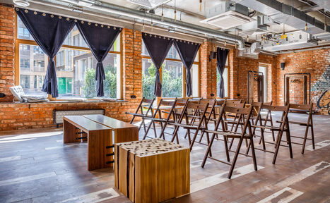 Арендовать Лофт Курс с большими окнами на Алексеевской 