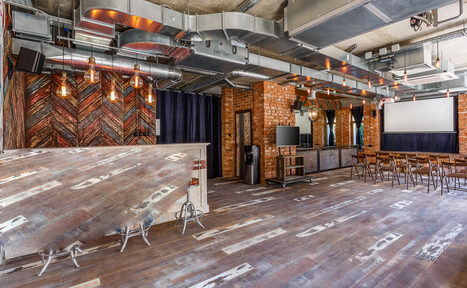 Арендовать Лофт Курс с большими окнами на Алексеевской 