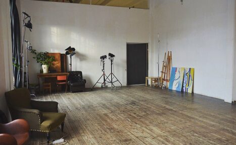 Арендовать Кирпичный лофт с большими окнами