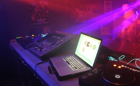 Арендовать Песочница. Клуб с шикарным звуком!