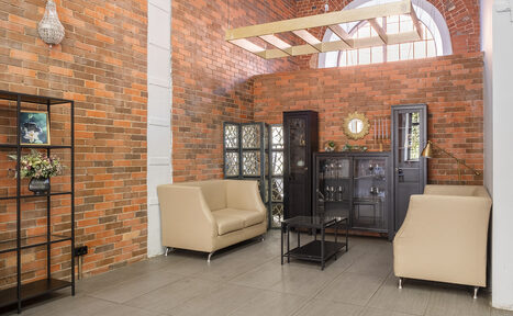 Арендовать Кирпичный лофт с большими окнами