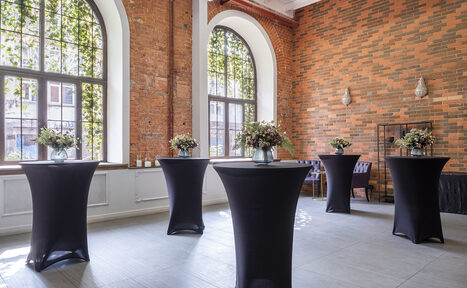 Арендовать Кирпичный лофт с большими окнами