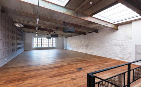 Арендовать BTG loft Лофт Двухэтажный лофт на Белорусской