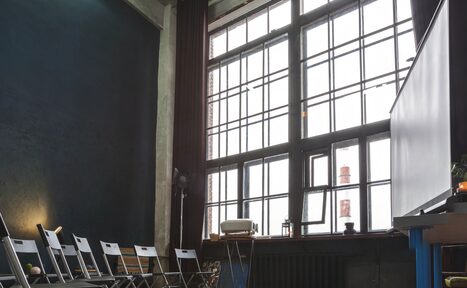 Арендовать Qweex Campus уютный зал