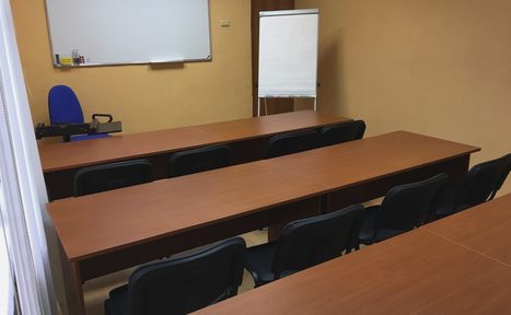 Арендовать Кабинет с партами